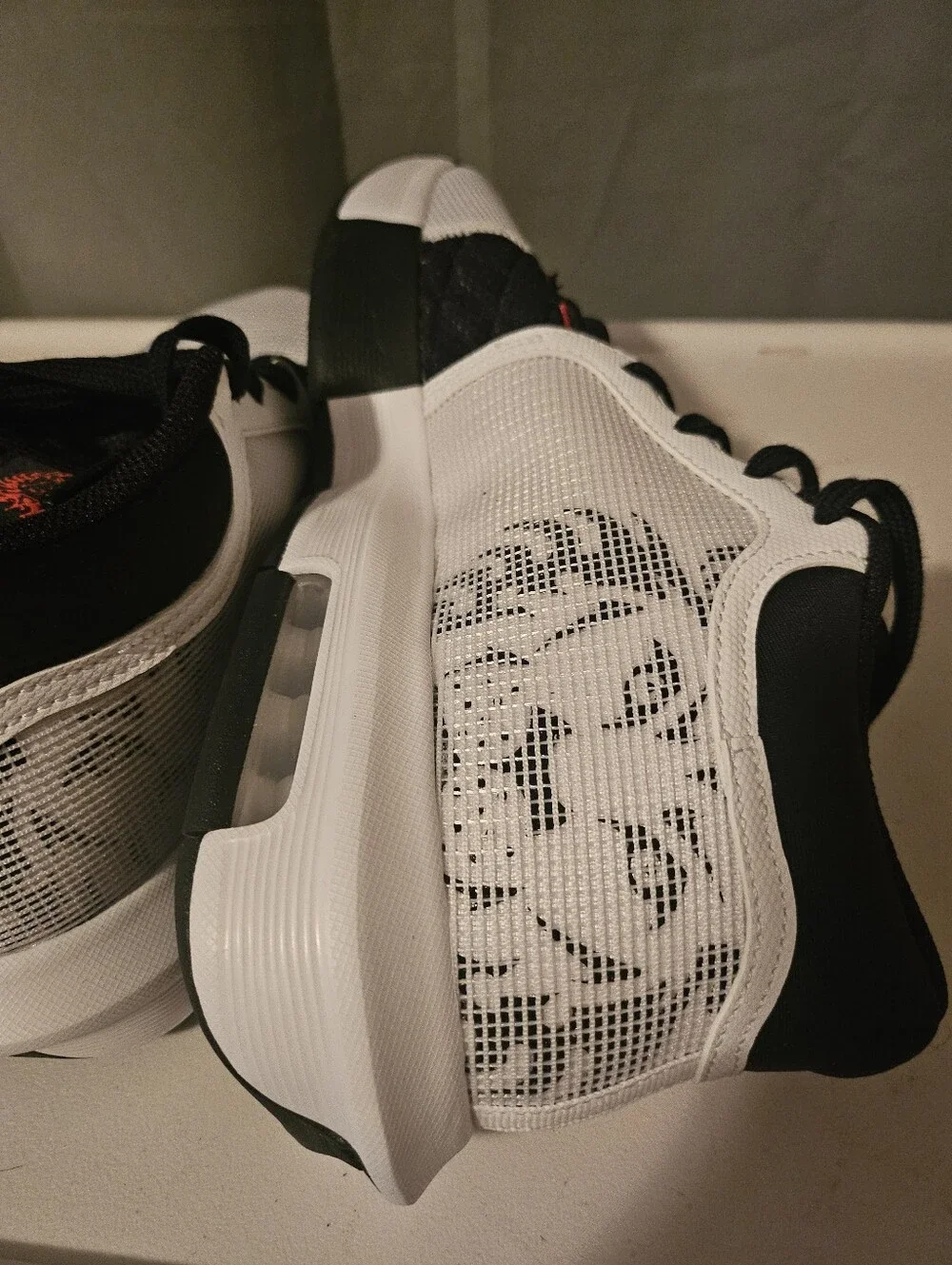 Nike LeBron Witness 13 White Black Red Size 10.5